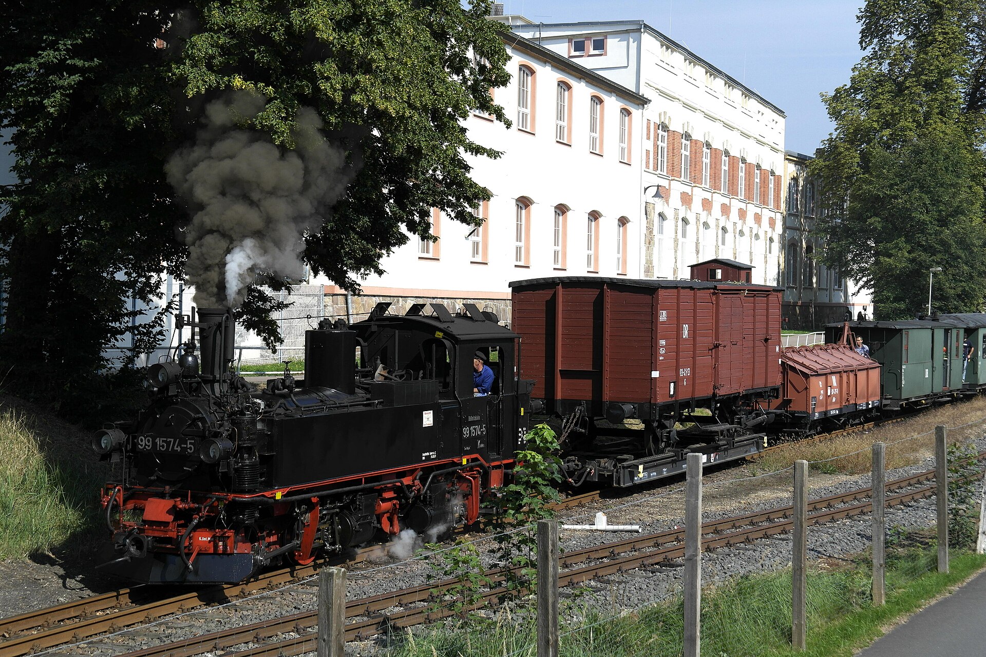 Sächsische IV K mit Zug der Döllnitzbahn